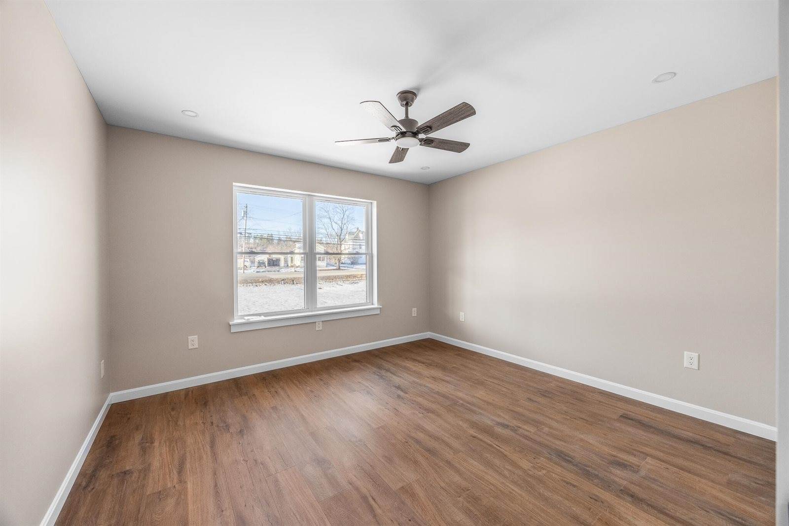 725 North Main Street, Brewer, ME 04412