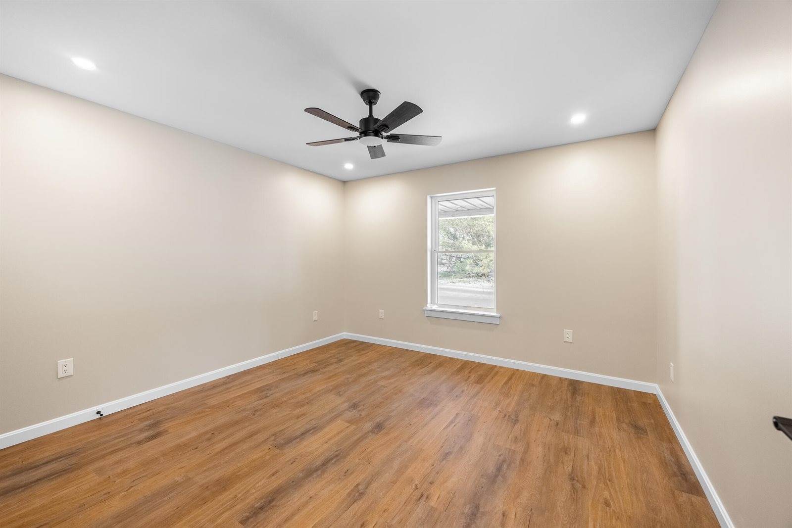 725 North Main Street, Brewer, ME 04412