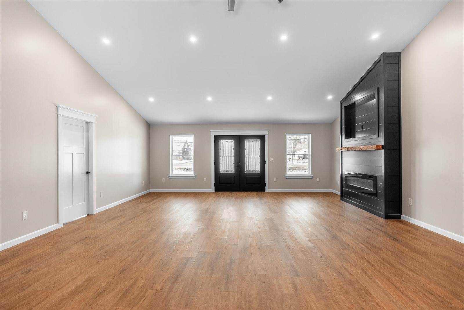 725 North Main Street, Brewer, ME 04412