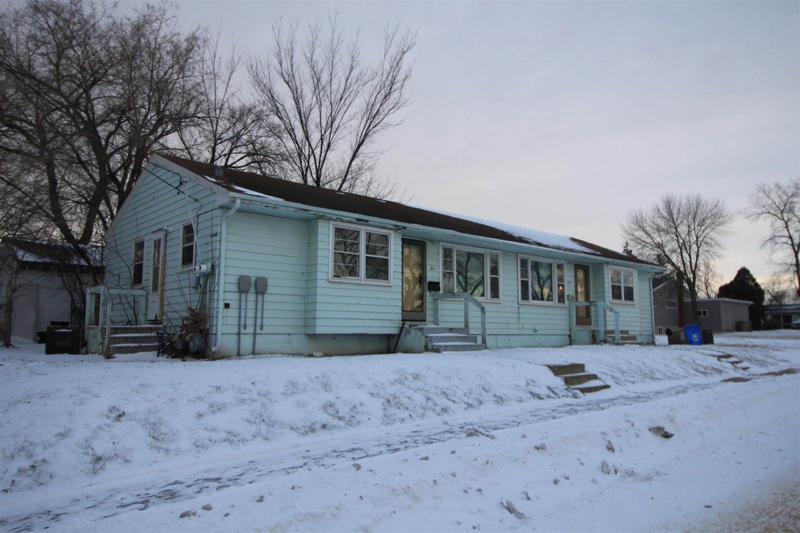 611 & 613 5th Ave SW, Minot, ND 58701