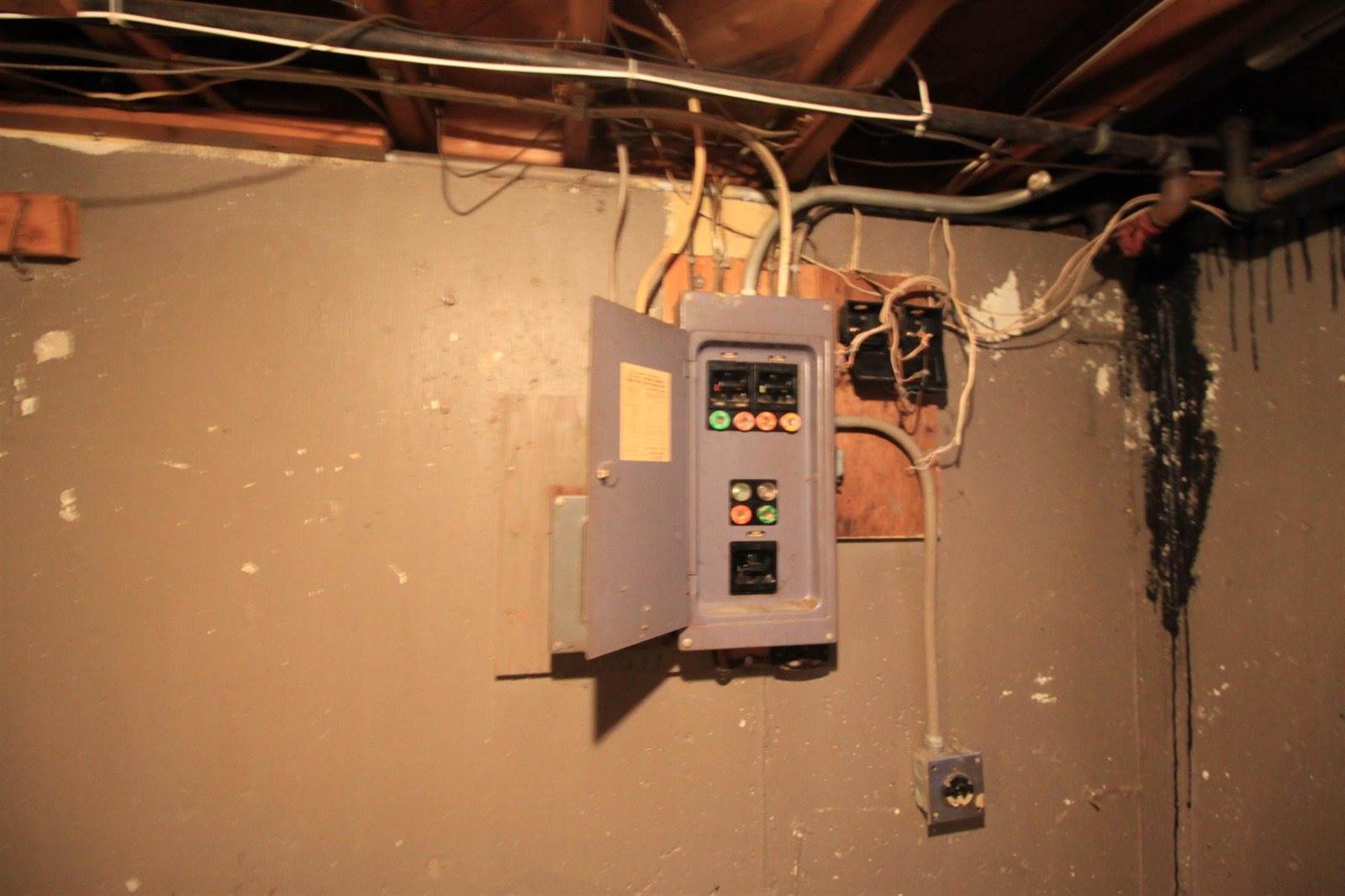 611 & 613 5th Ave SW, Minot, ND 58701