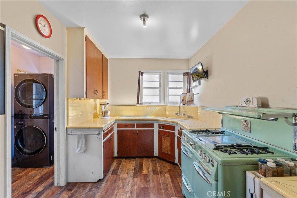 815 Omar Street, Glendale, CA 91202