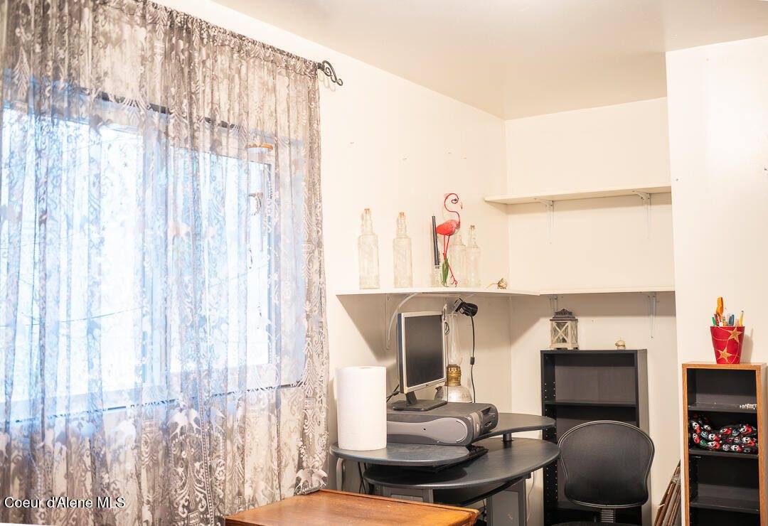 27232 East Schoolhouse Loop, Cataldo, ID 83810