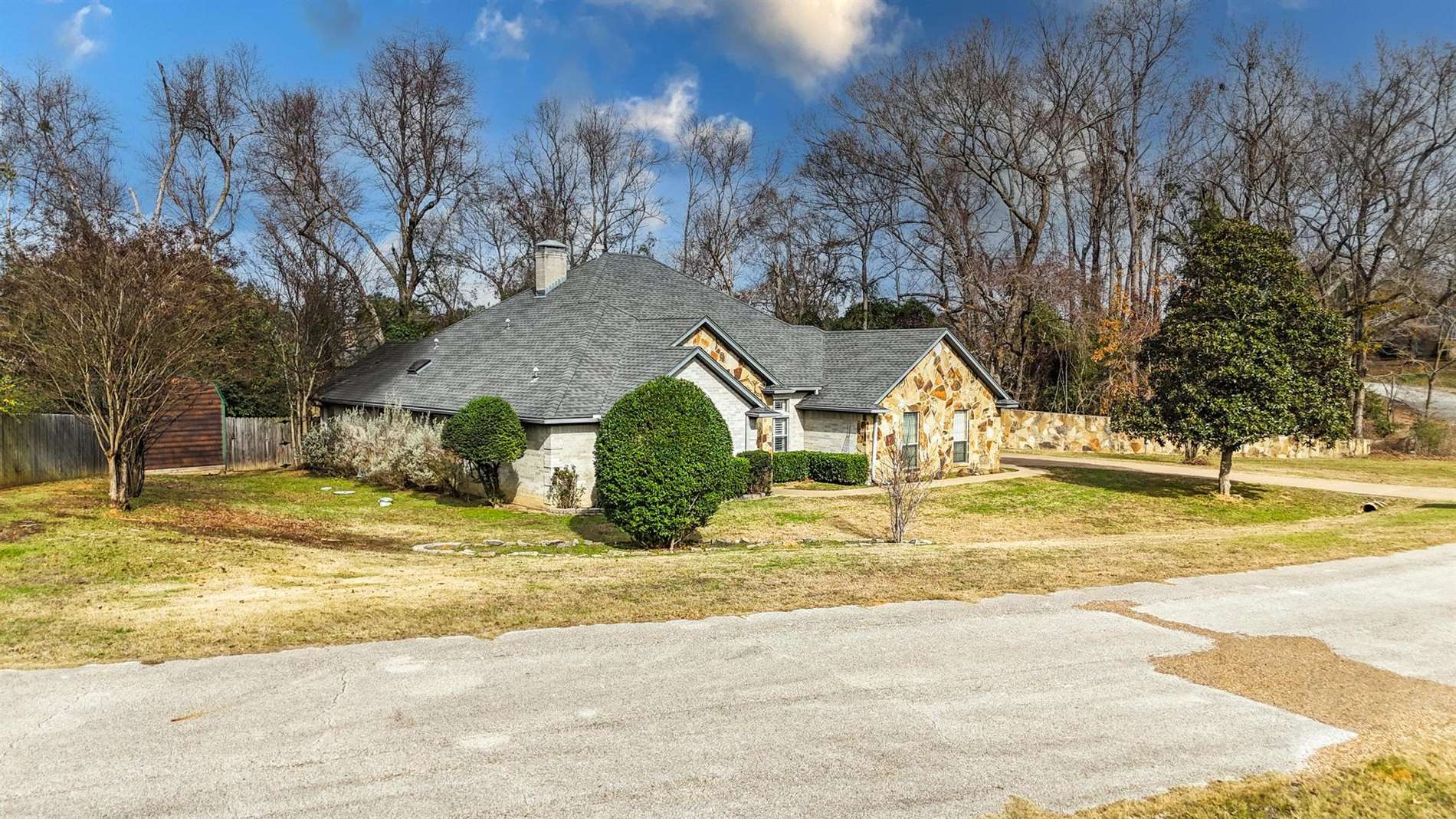 15360 Wagon Wheel Dr, Chandler, TX 75758