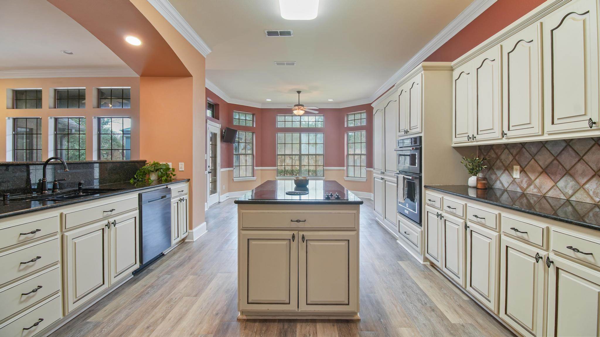 15360 Wagon Wheel Dr, Chandler, TX 75758