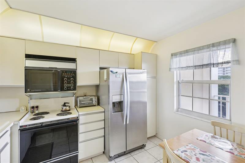 3503 Oaks Way 510, Pompano Beach, FL 33069