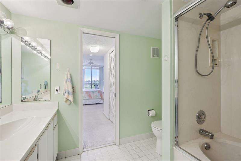 3503 Oaks Way 510, Pompano Beach, FL 33069