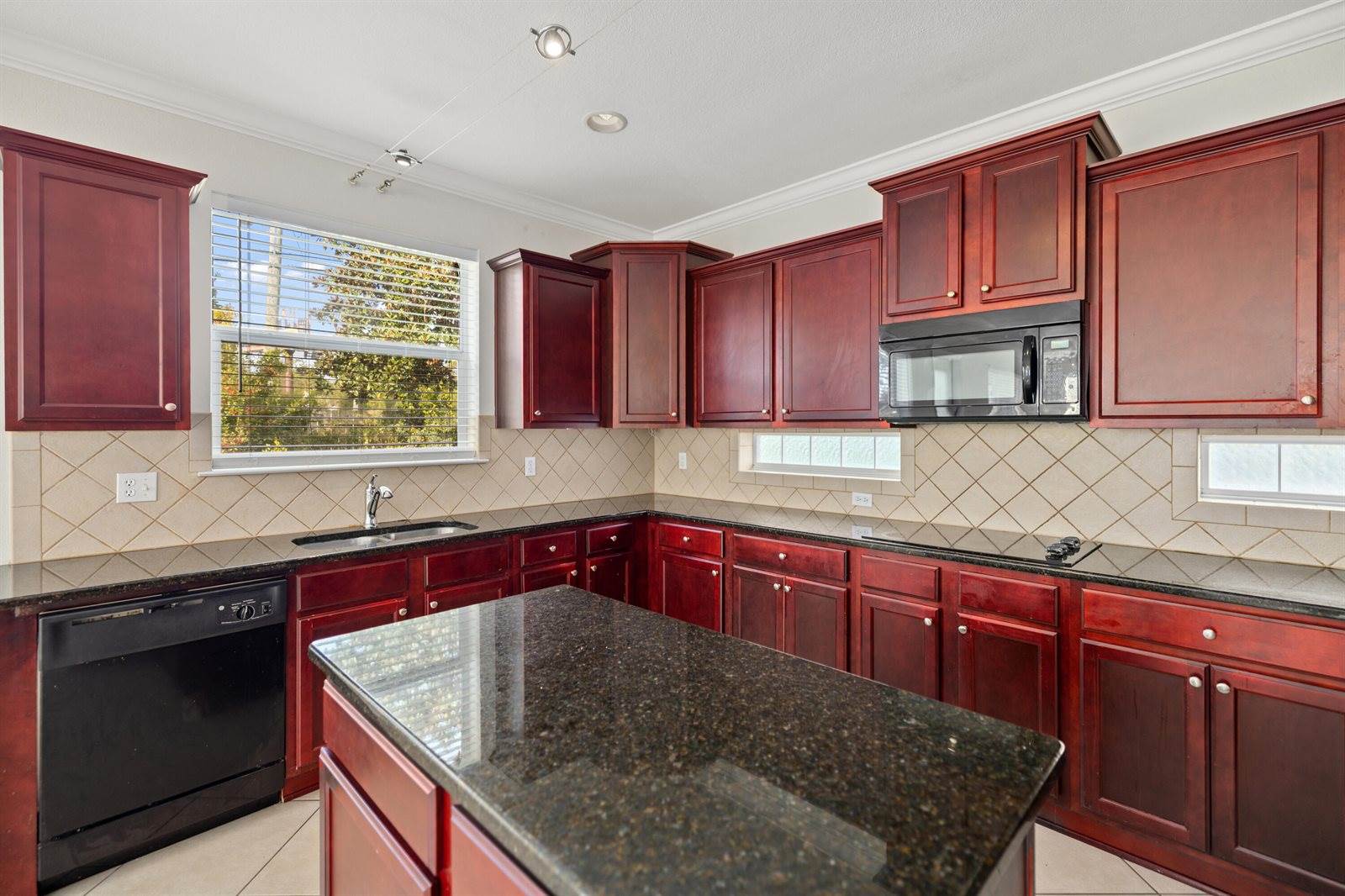 876 Solimar Way, Mary Esther, FL 32569