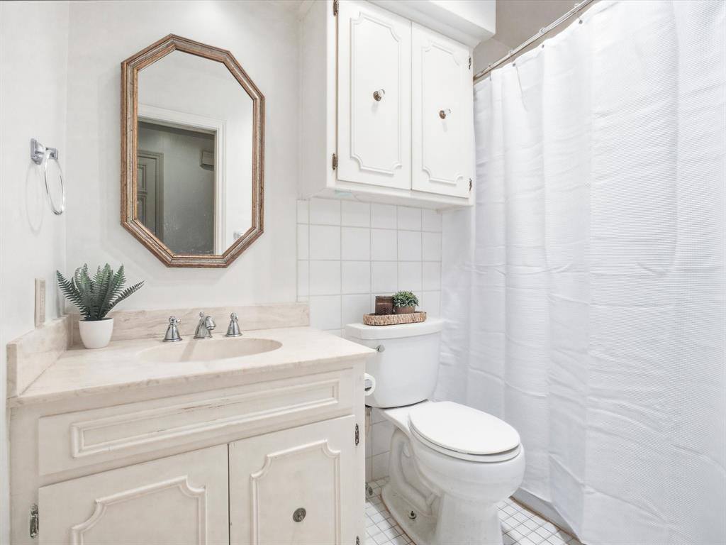 3514 Shady Valley Drive, Pantego, TX 76013