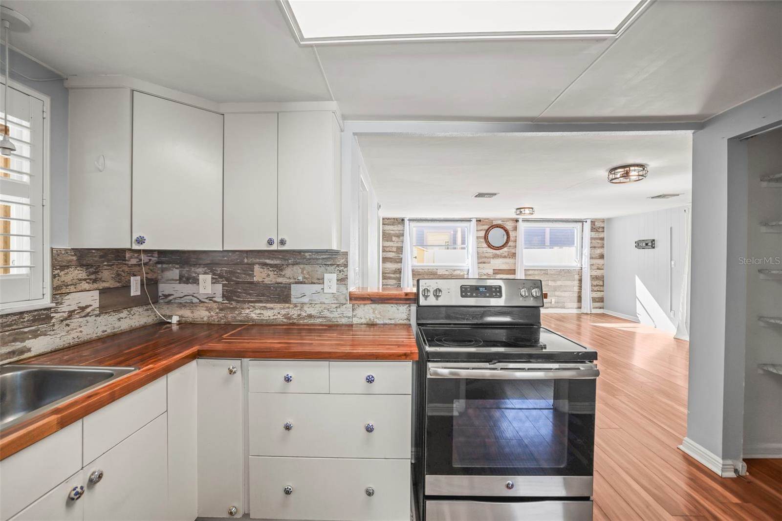 1011 Park Drive, Dunedin, FL 34698