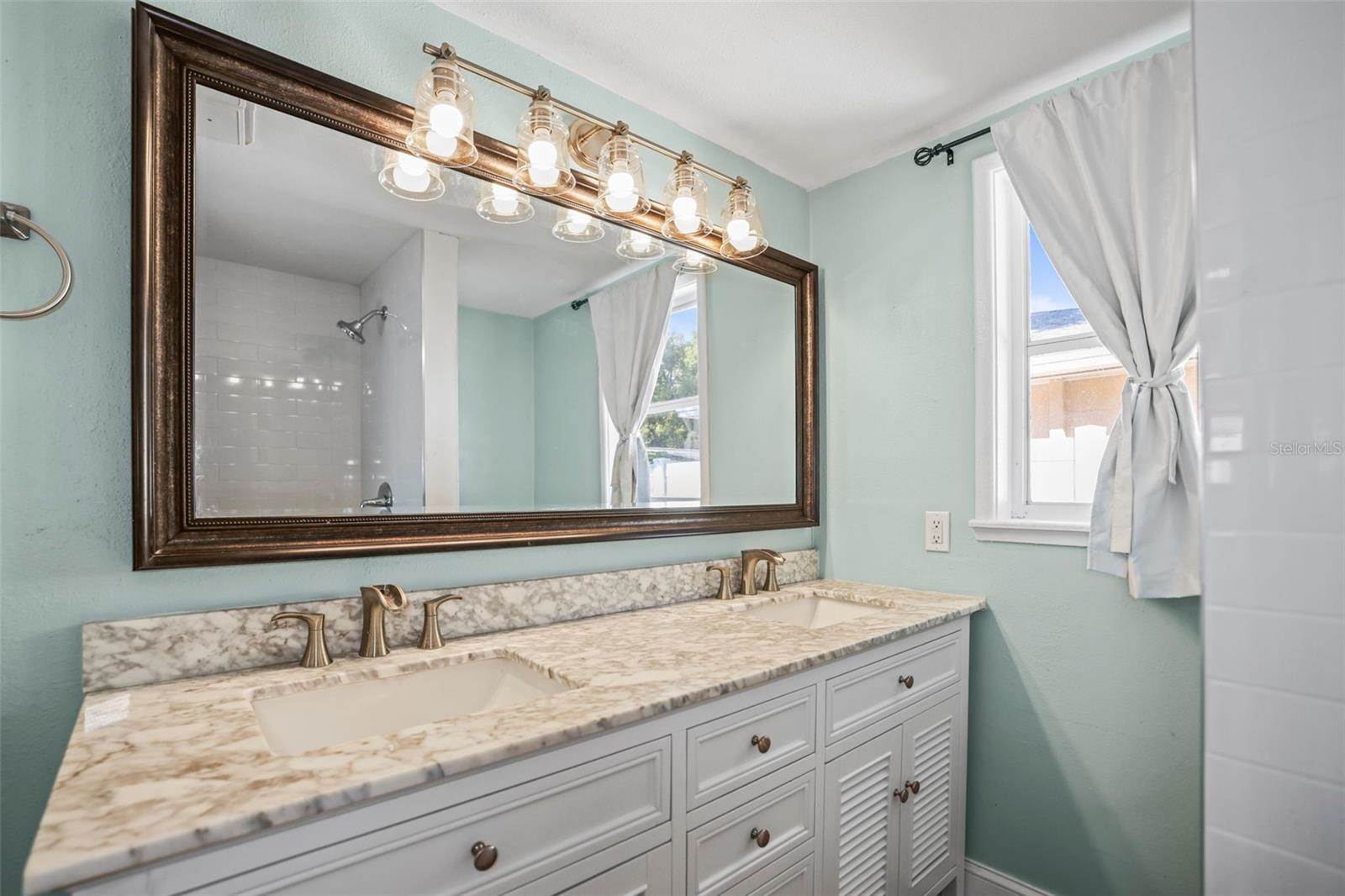 1011 Park Drive, Dunedin, FL 34698