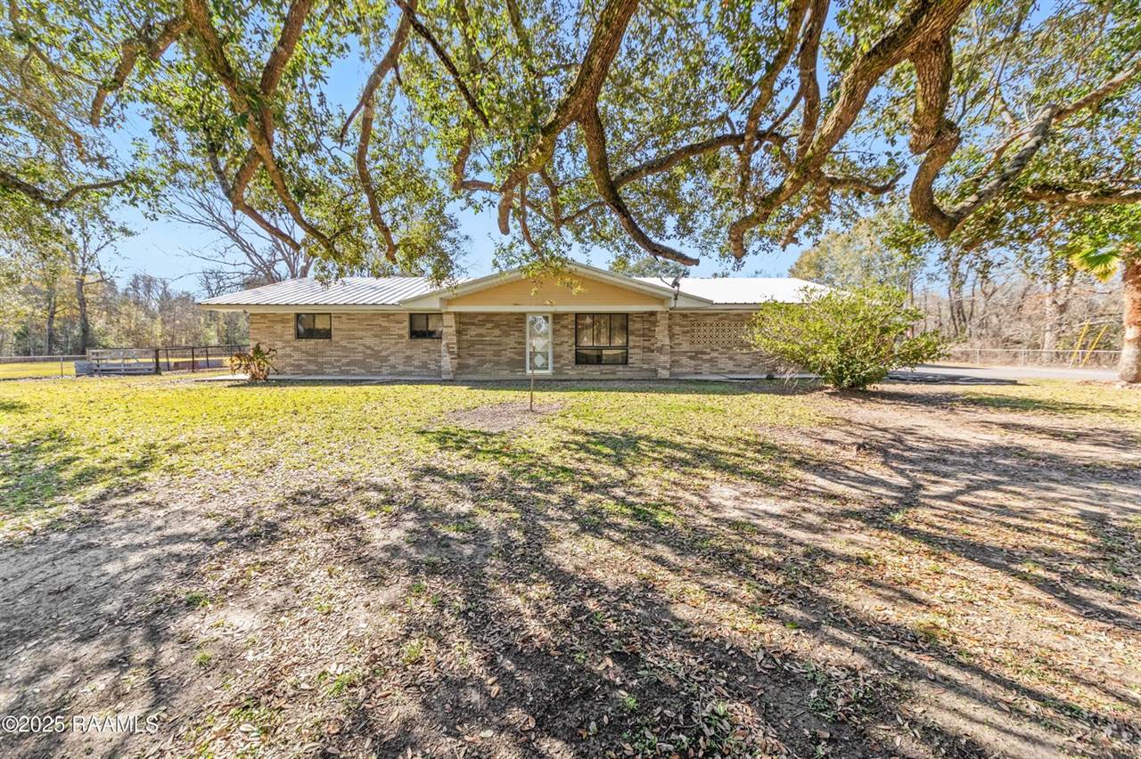 1476 Breaux Bridge Sr. High Road, Breaux Bridge, LA 70517