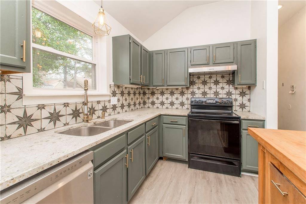 311 Meadow Crossing Drive, Baton Rouge, LA 70820