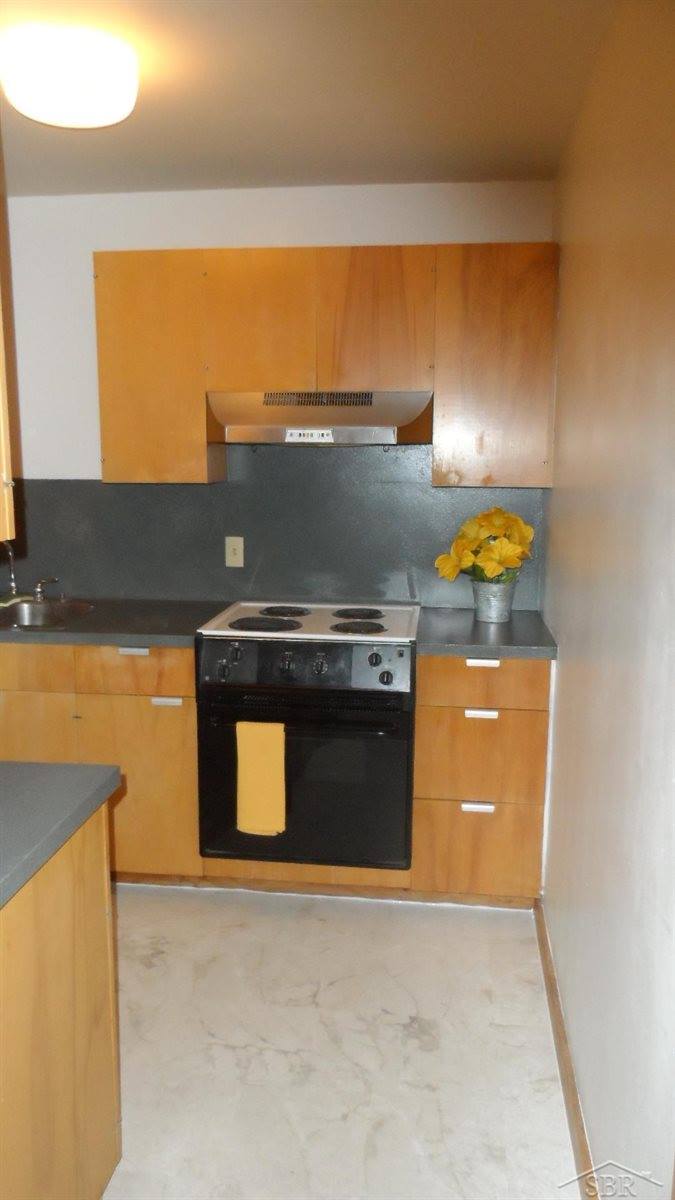 2101 Bayliss #15 Street, Midland, MI 48640