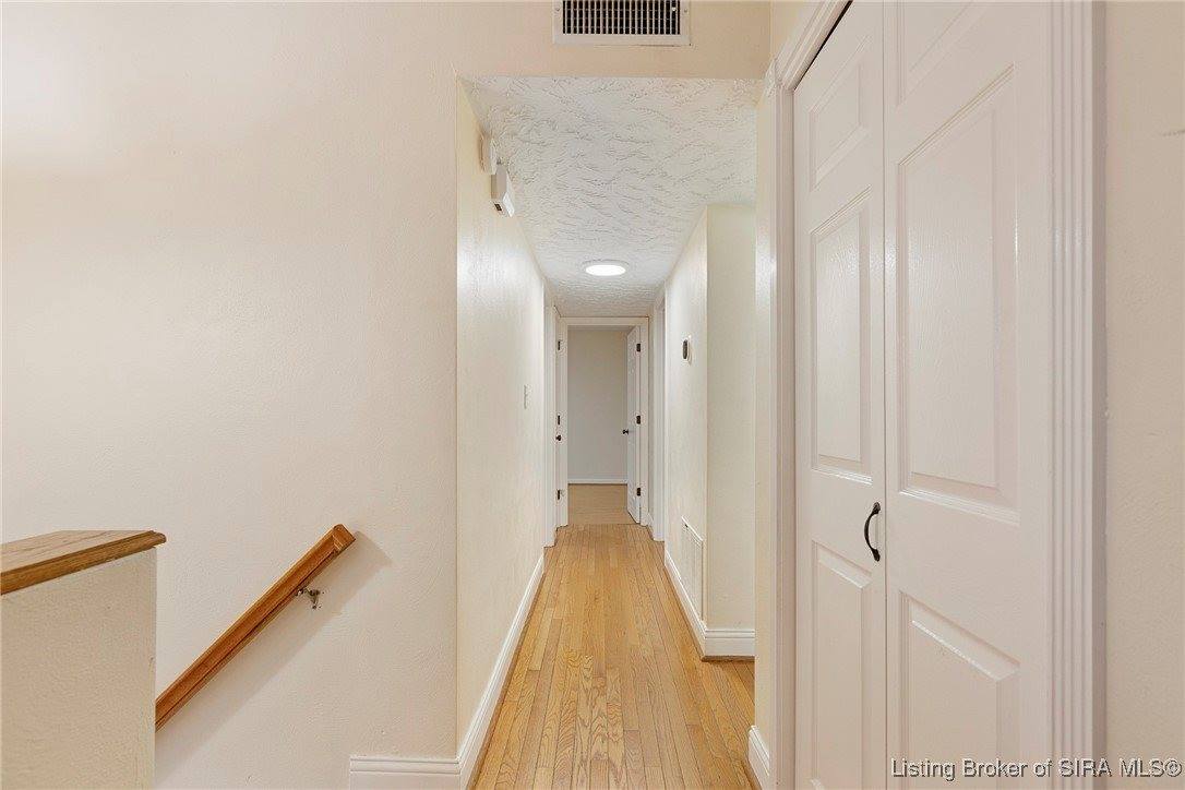6828 Farnsley Knob Road, Elizabeth, IN 47117