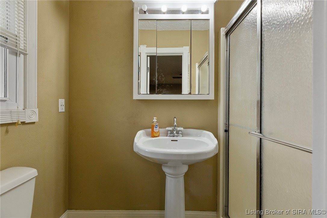6828 Farnsley Knob Road, Elizabeth, IN 47117