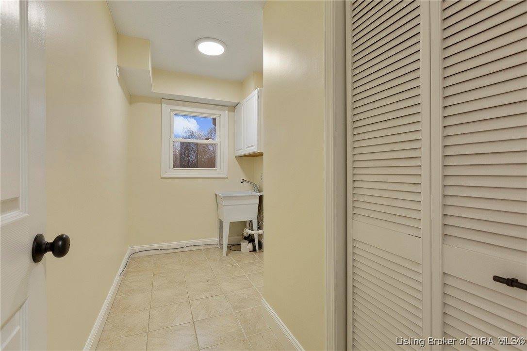 6828 Farnsley Knob Road, Elizabeth, IN 47117