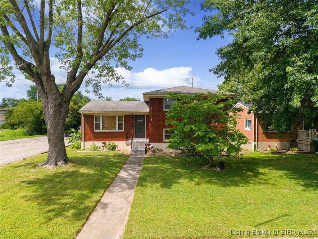 211 Sherwood Court, Clarksville, IN 47129