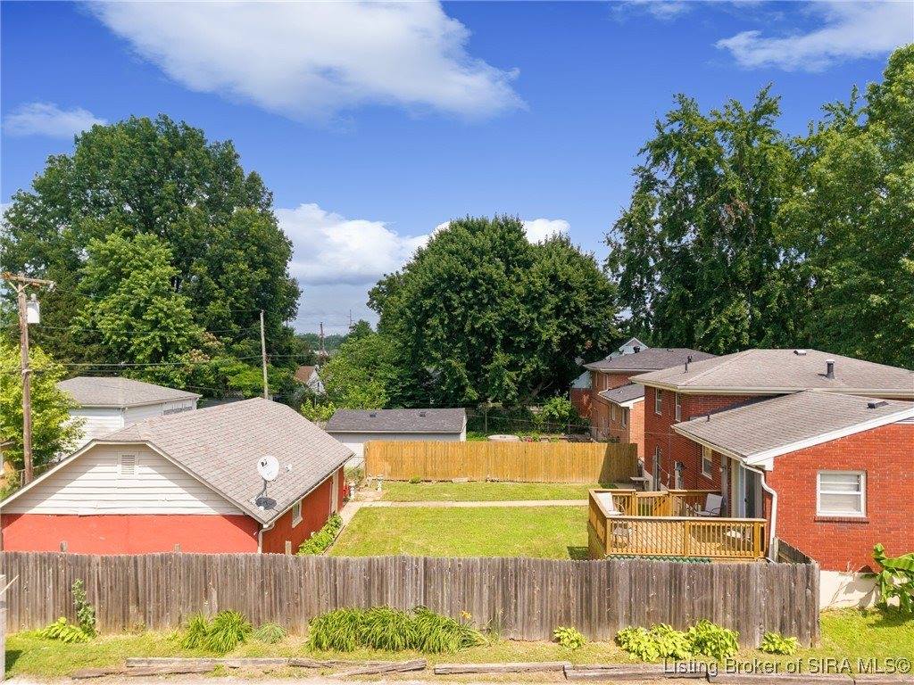 211 Sherwood Court, Clarksville, IN 47129