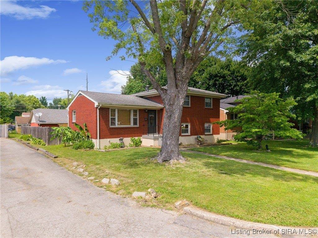 211 Sherwood Court, Clarksville, IN 47129