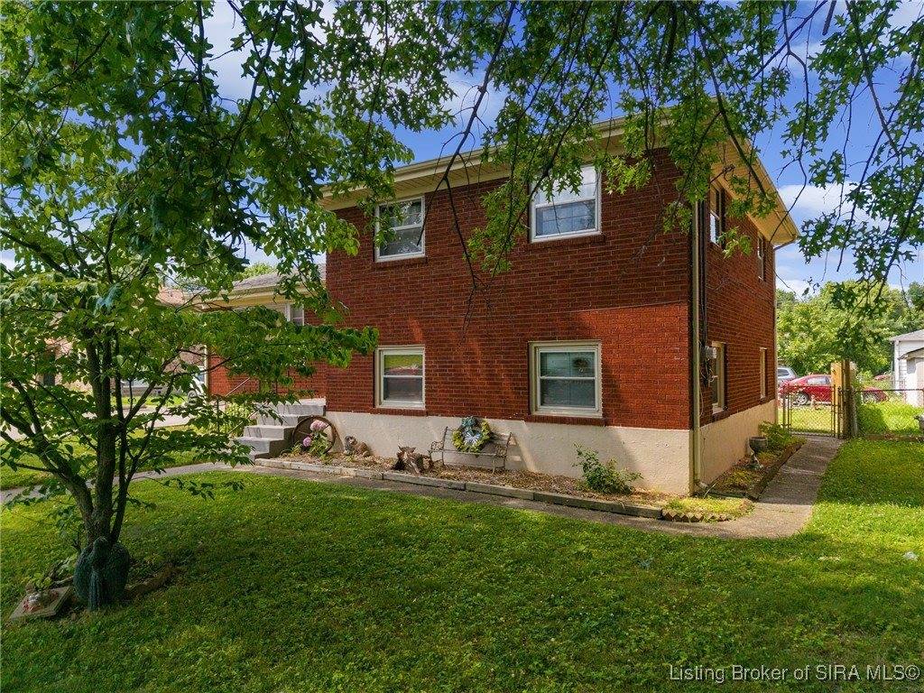 211 Sherwood Court, Clarksville, IN 47129