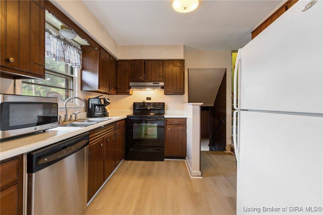 211 Sherwood Court, Clarksville, IN 47129