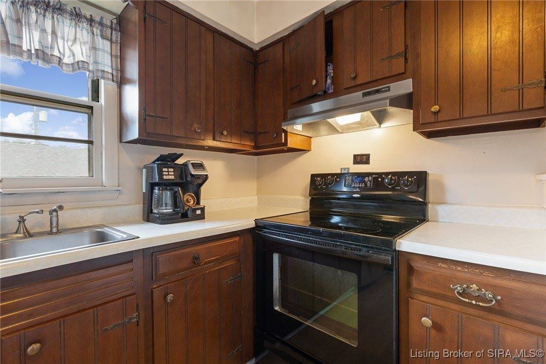 211 Sherwood Court, Clarksville, IN 47129