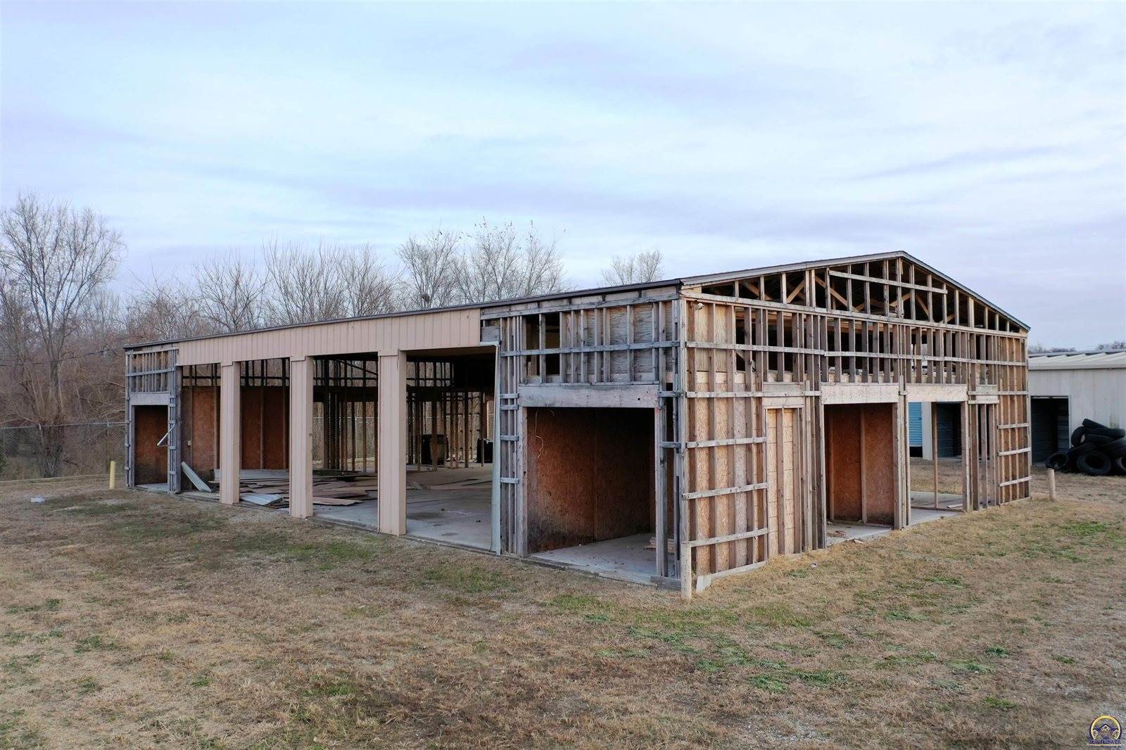 3201 SE Bates RD, Topeka, KS 66607