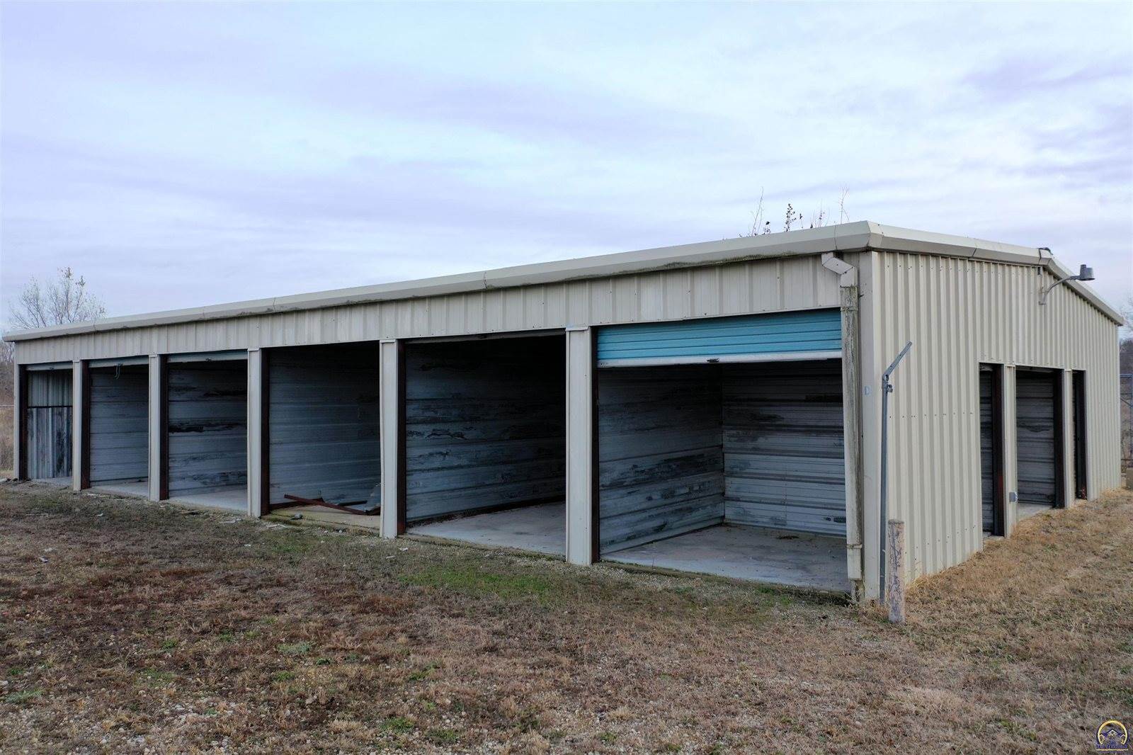 3201 SE Bates RD, Topeka, KS 66607