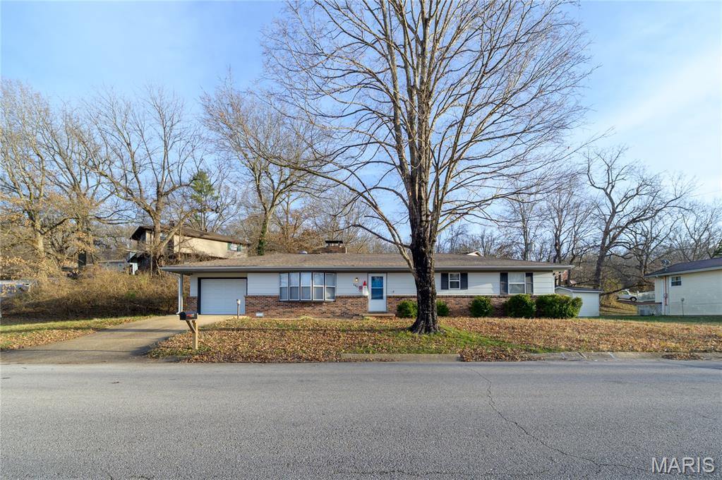 1401 Hull Valley Drive, Waynesville, MO 65583