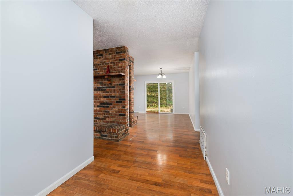 1401 Hull Valley Drive, Waynesville, MO 65583