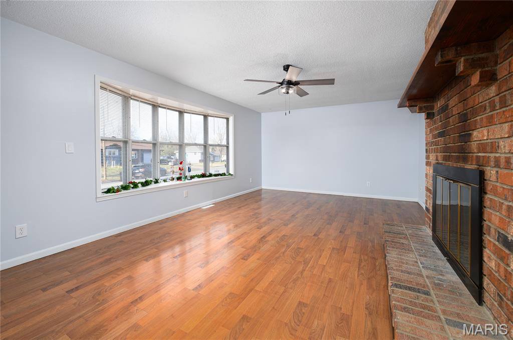 1401 Hull Valley Drive, Waynesville, MO 65583