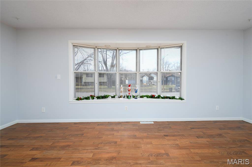 1401 Hull Valley Drive, Waynesville, MO 65583