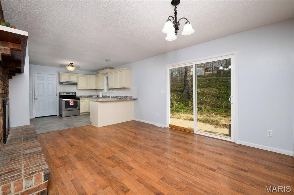 1401 Hull Valley Drive, Waynesville, MO 65583