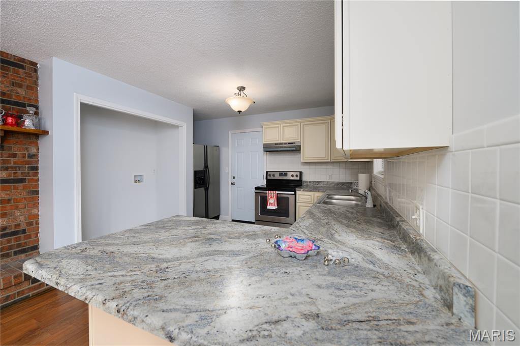 1401 Hull Valley Drive, Waynesville, MO 65583