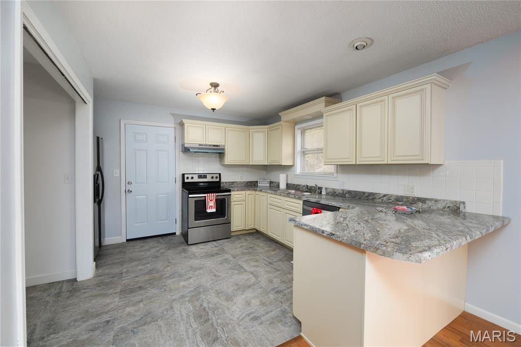 1401 Hull Valley Drive, Waynesville, MO 65583