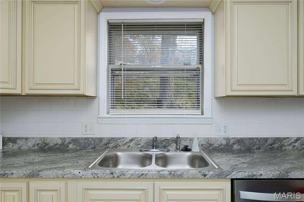 1401 Hull Valley Drive, Waynesville, MO 65583