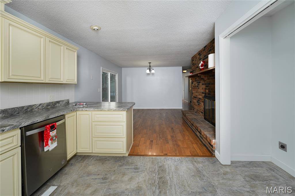 1401 Hull Valley Drive, Waynesville, MO 65583