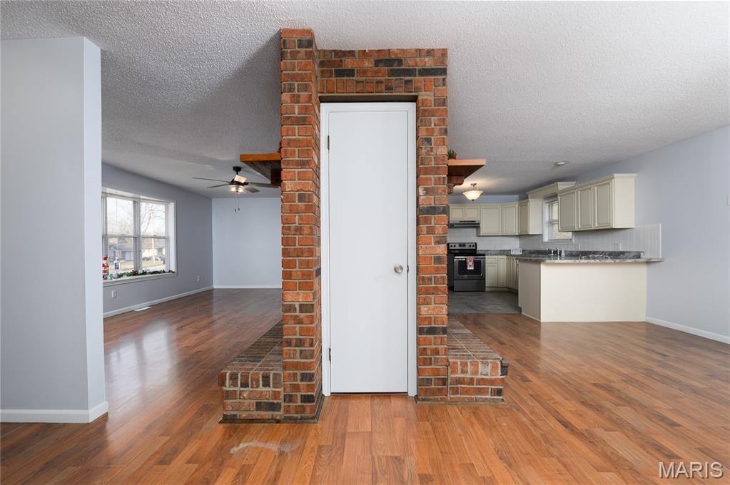 1401 Hull Valley Drive, Waynesville, MO 65583