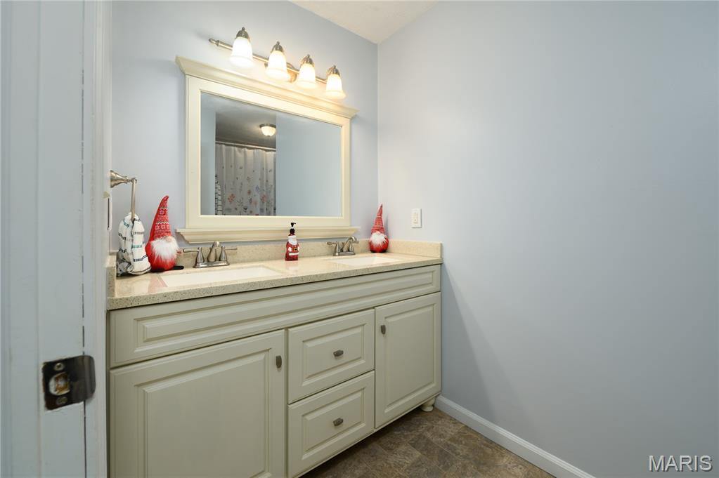 1401 Hull Valley Drive, Waynesville, MO 65583