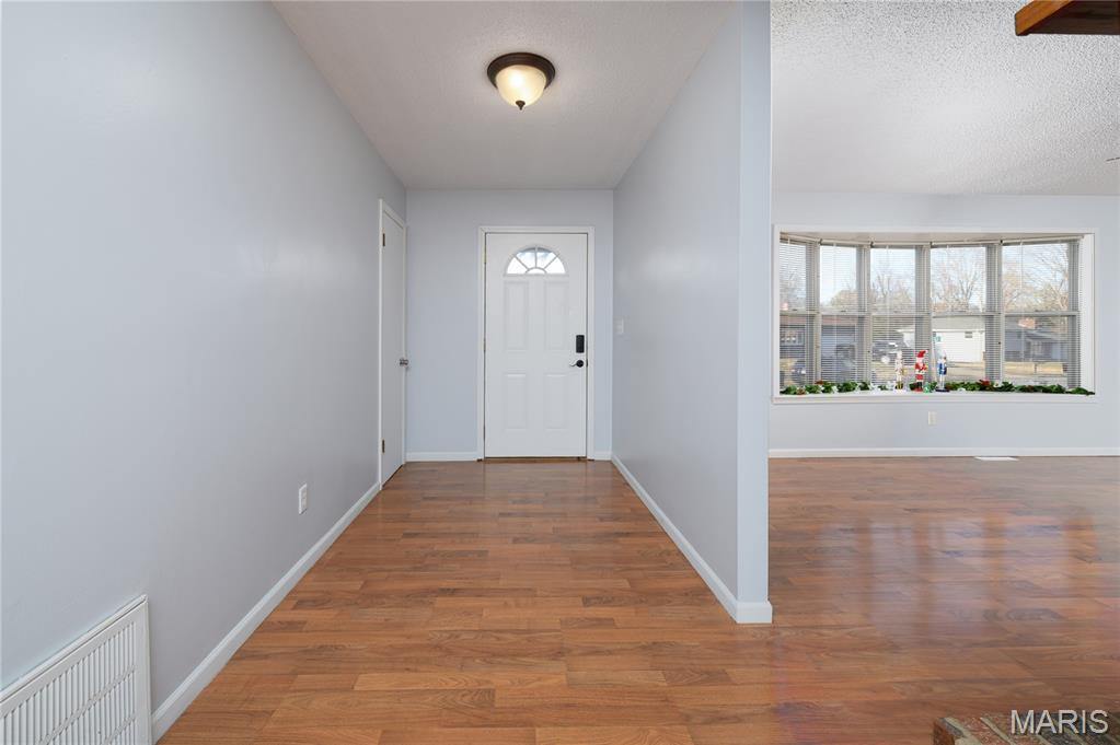 1401 Hull Valley Drive, Waynesville, MO 65583