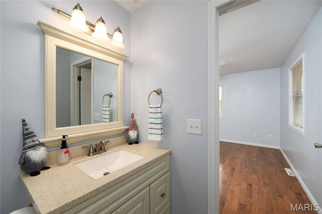 1401 Hull Valley Drive, Waynesville, MO 65583