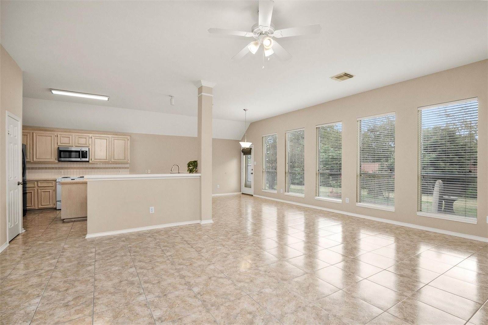 11 Crestview Trail, Houston, TX 77082