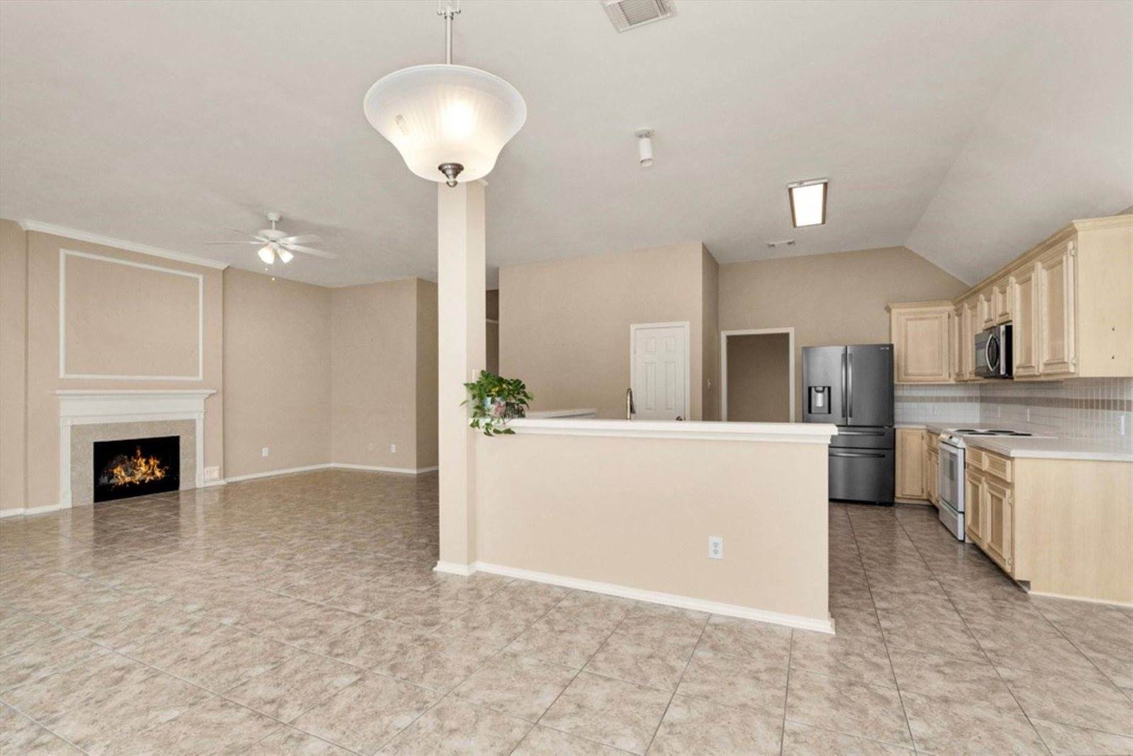 11 Crestview Trail, Houston, TX 77082