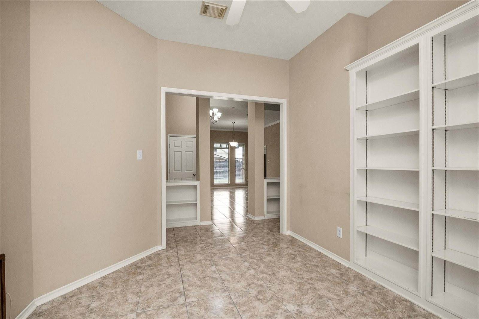 11 Crestview Trail, Houston, TX 77082