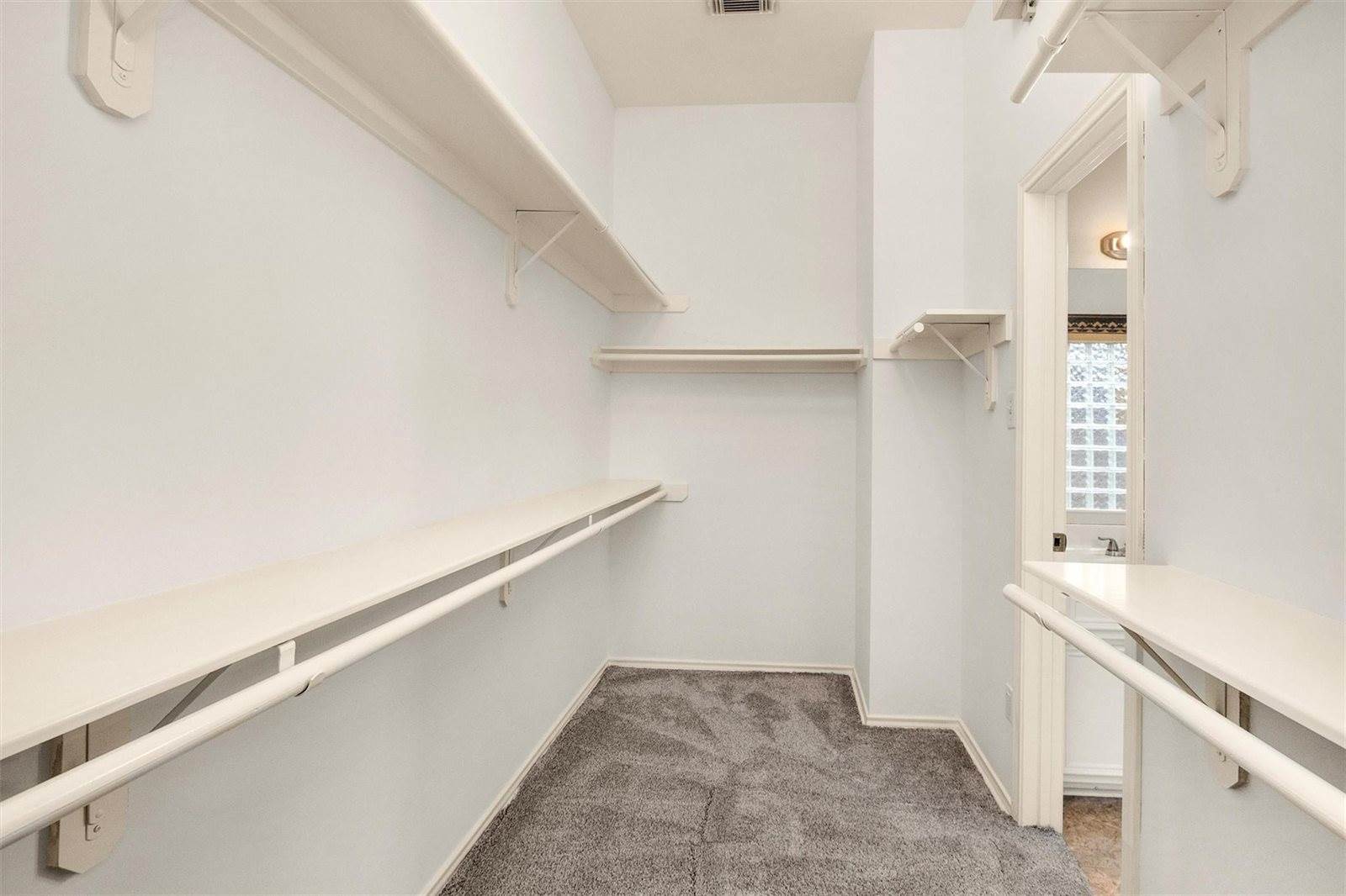 11 Crestview Trail, Houston, TX 77082