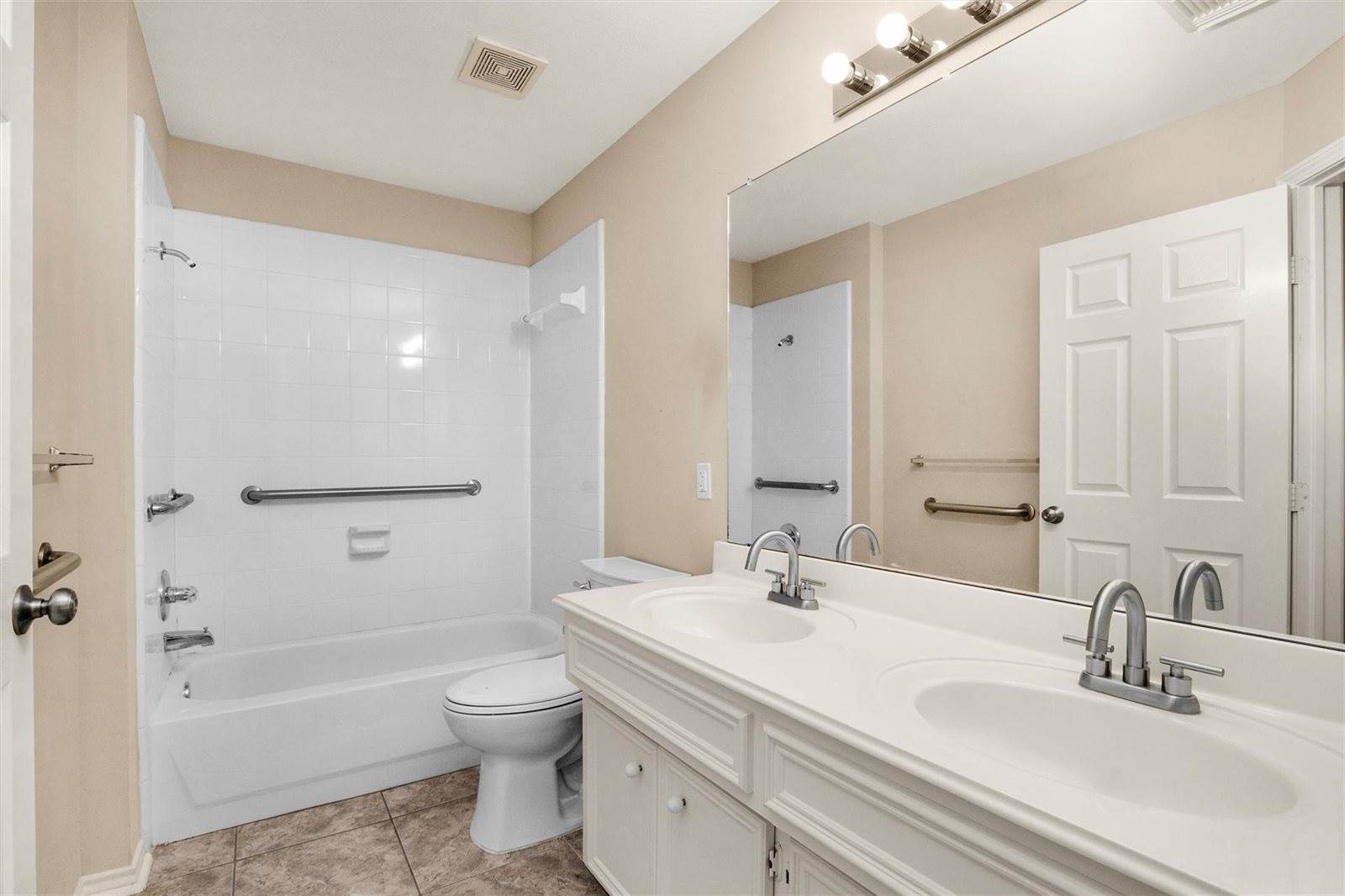 11 Crestview Trail, Houston, TX 77082