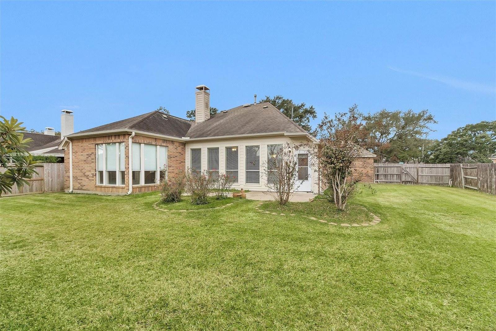 11 Crestview Trail, Houston, TX 77082