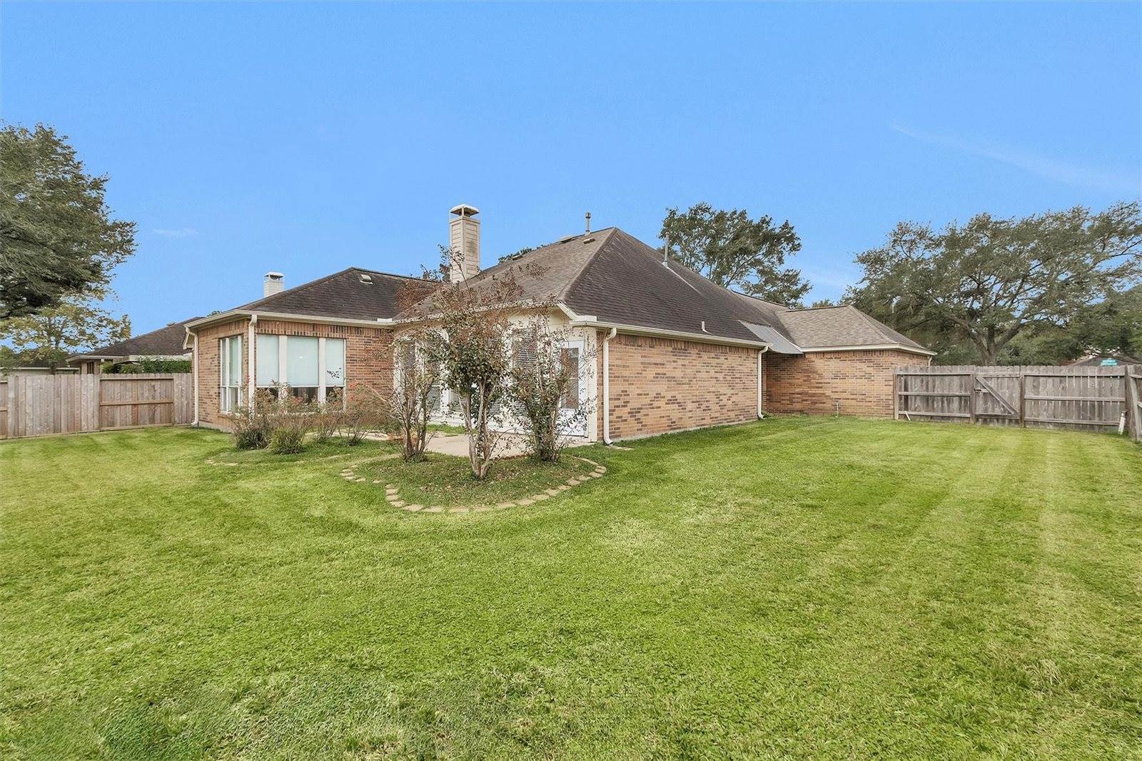 11 Crestview Trail, Houston, TX 77082