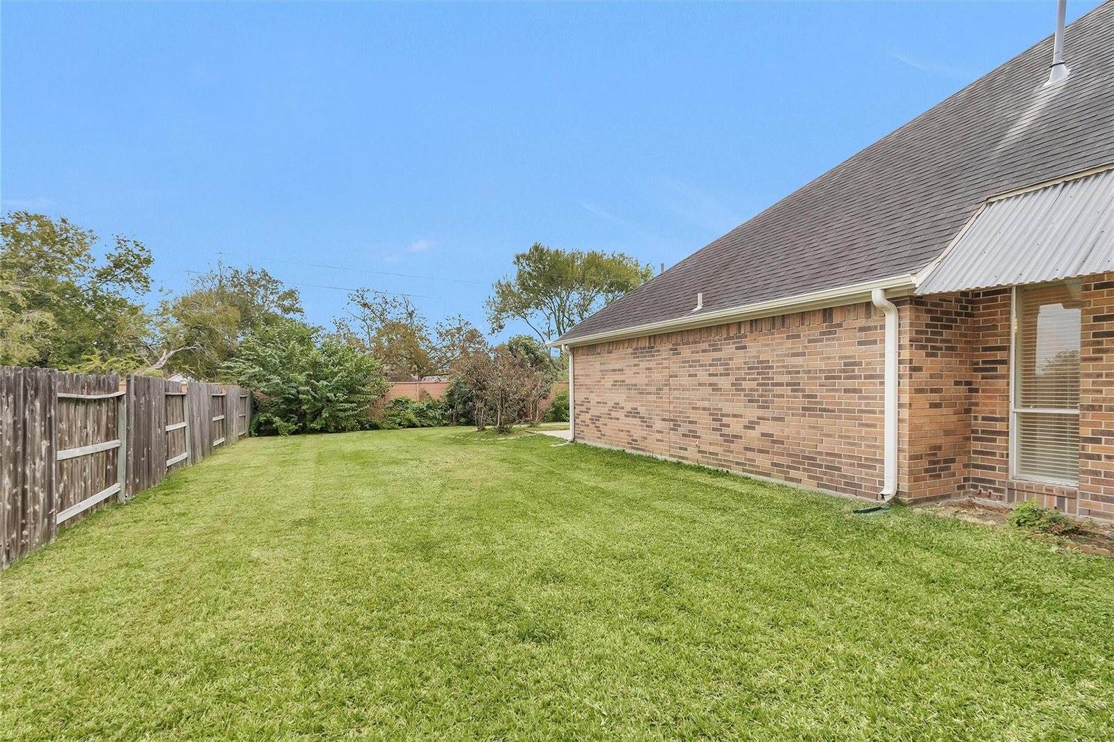 11 Crestview Trail, Houston, TX 77082